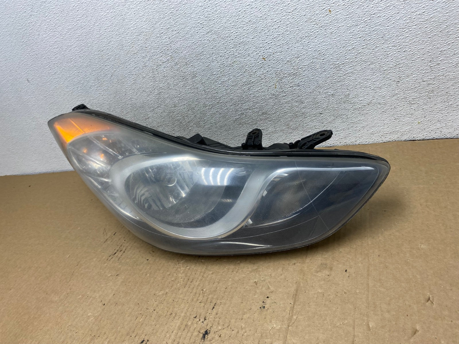 2011 2012 2013 Hyundai Elantra Right Passenger Headlight AG2041 LK1