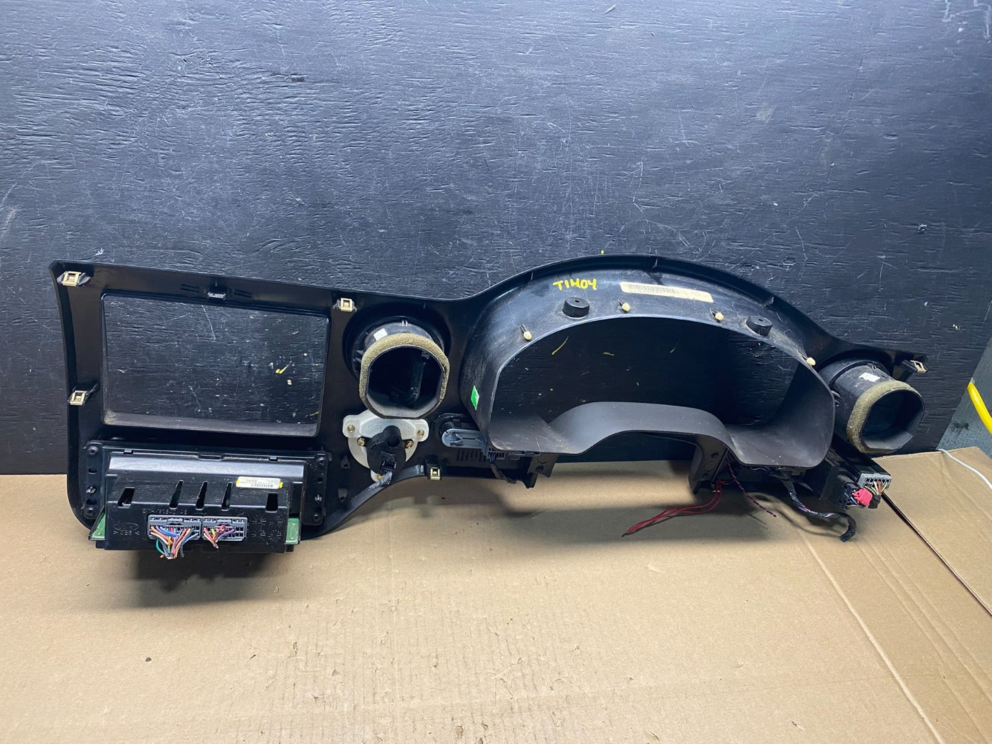 2003 - 2006 Ford Expedition Dash Speedometer Radio Climate Bezel Trim T1404 DG3
