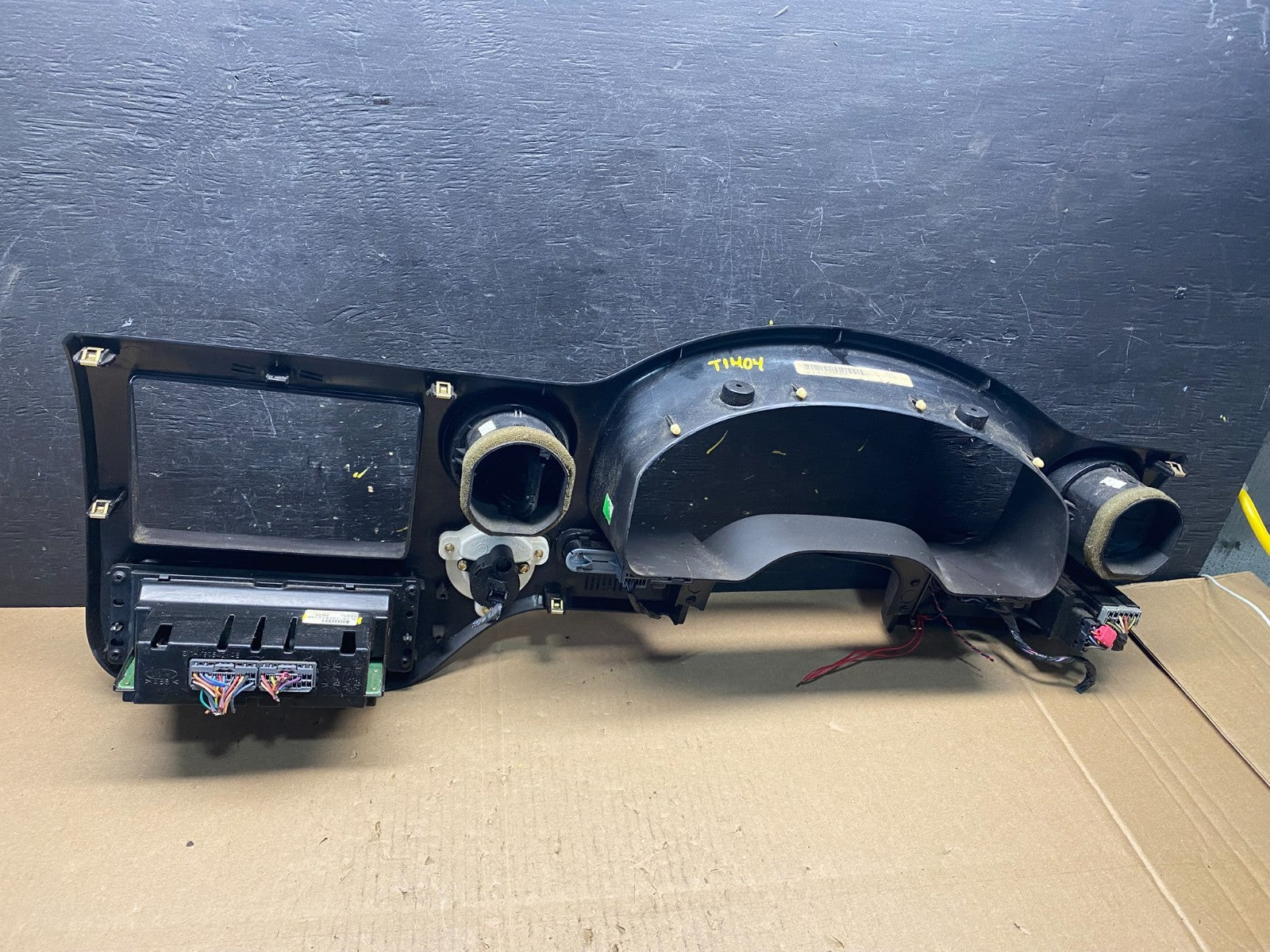2003 - 2006 Ford Expedition Dash Speedometer Radio Climate Bezel Trim T1404 DG3