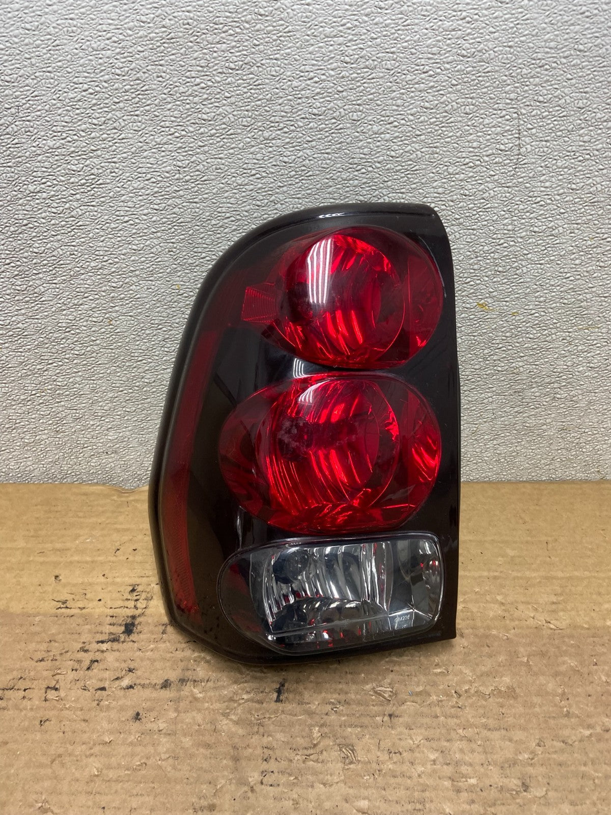 2002 to 2009 Chevrolet Trailblazer Left Driver LH Side Tail Light AB3355 LK0