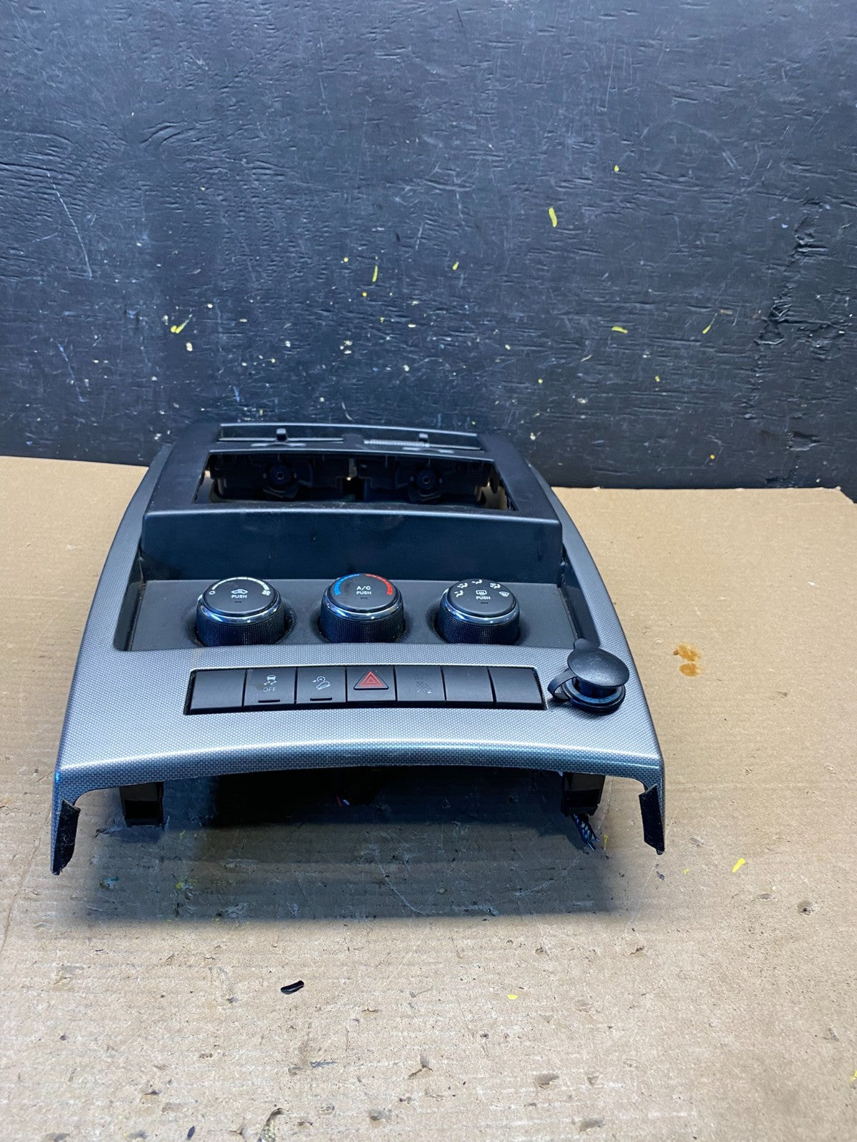 2008 to 2012 Jeep Liberty Dash Climate Temperature Control Radio Bezel Q9688 DG1