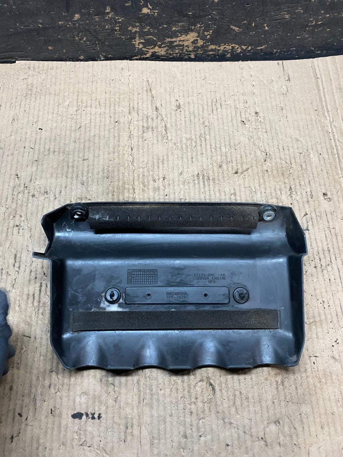 2007 to 2008 Honda Fit Engine Cover Trim Bezel 17124-rme-a0 V4003 DG5