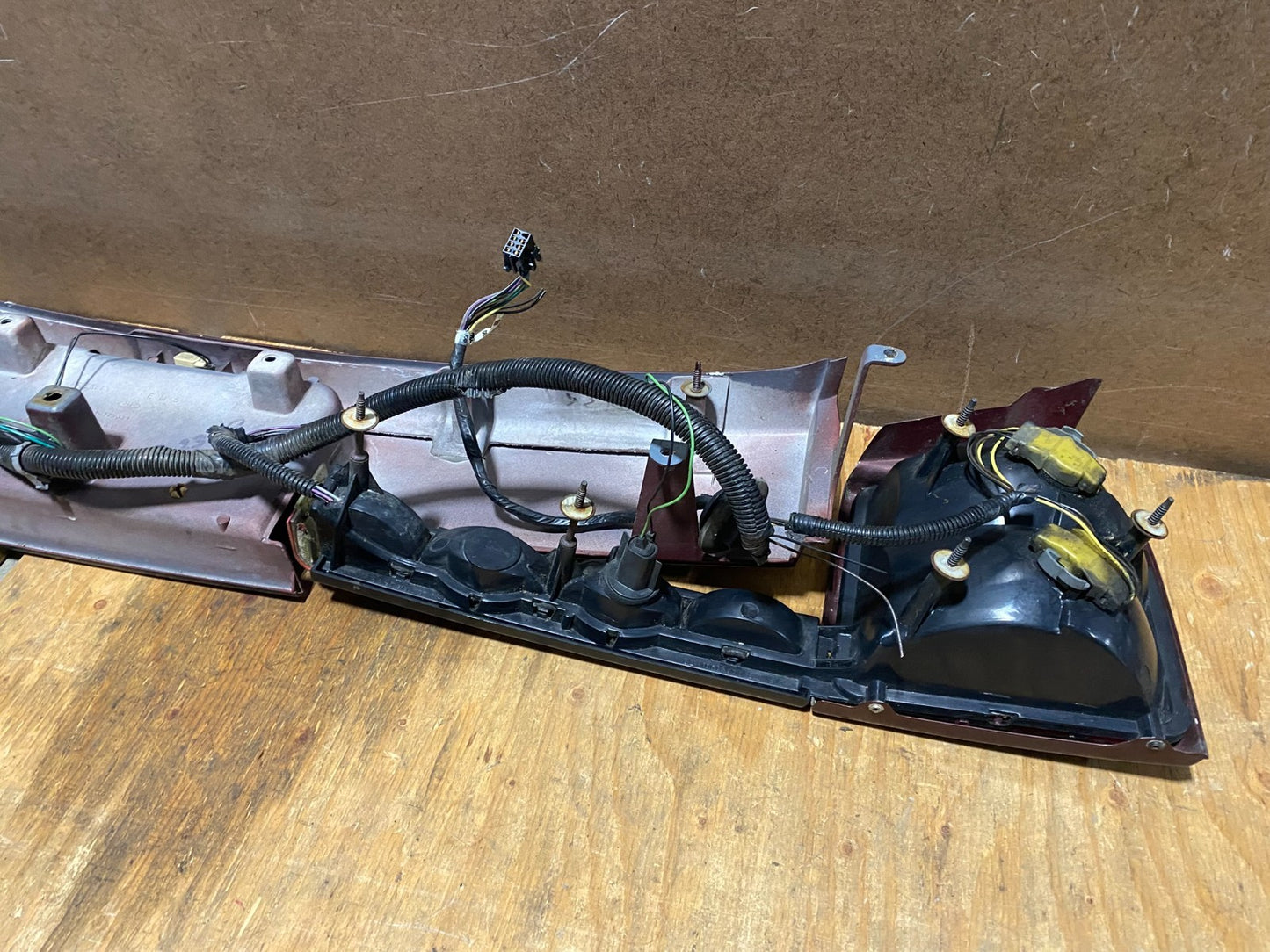 1991 to 1996 Oldsmobile Cutlass Ciera Left+Right Tail Lights V9605 PS7