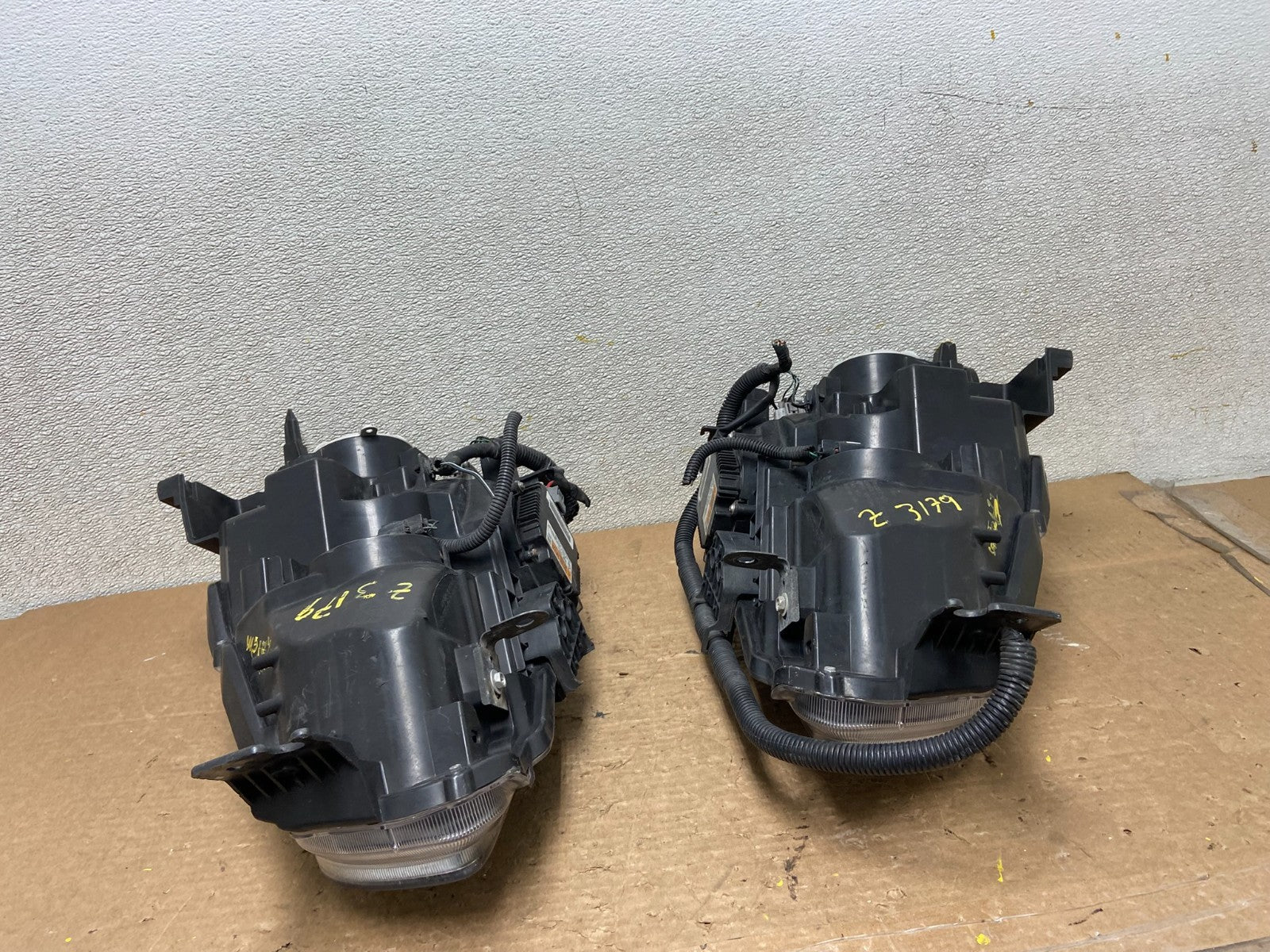 Xenon  2009 to 2014 Nissan Maxima Left+Right Set Side Headlights Z3179 DW11