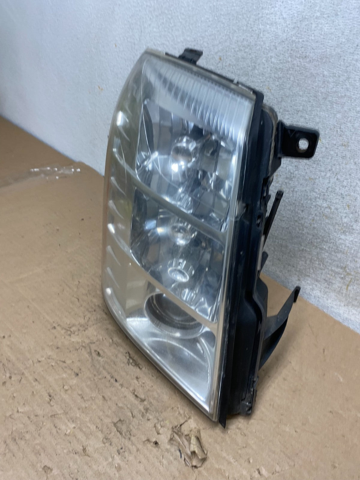 2007 - 2014 Cadillac Escalade Right Passenger Side Xenon HID Headlight AI1075 DW1