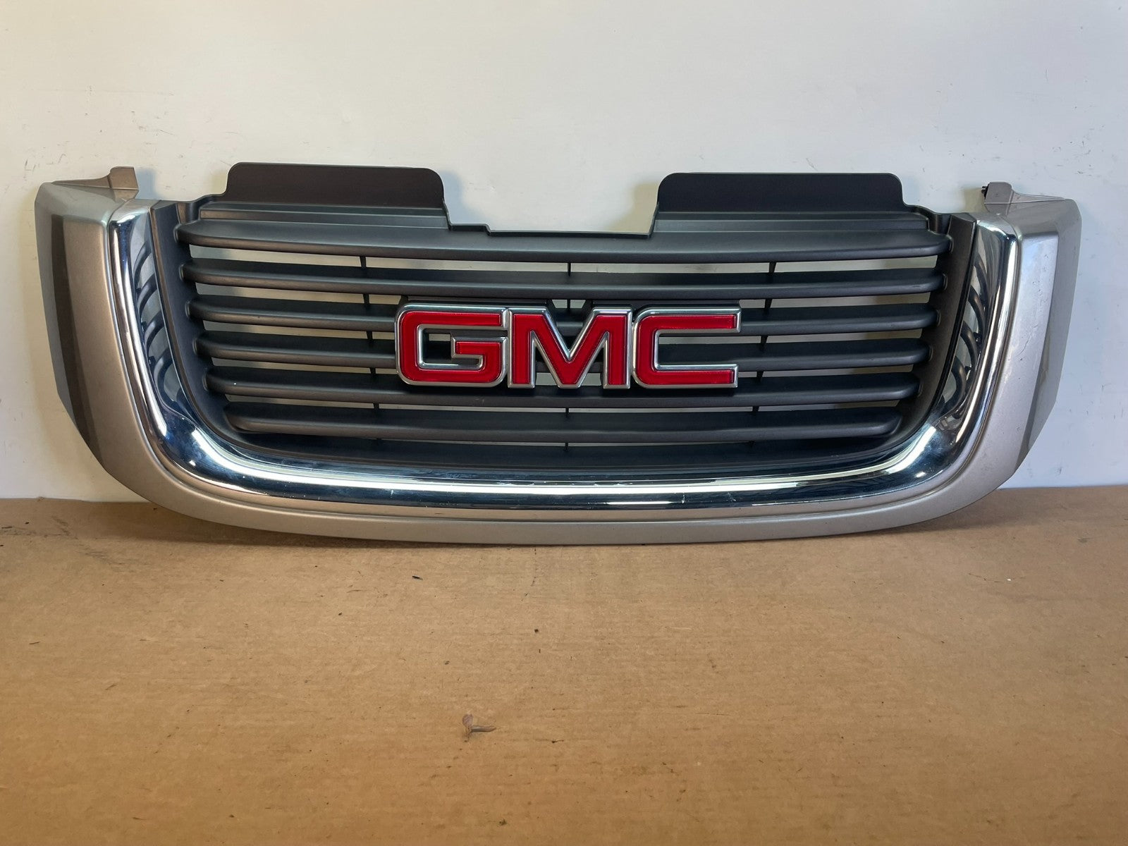 2002 to 2009 Gmc Envoy Front Upper Grill Grille AF8789 DG0