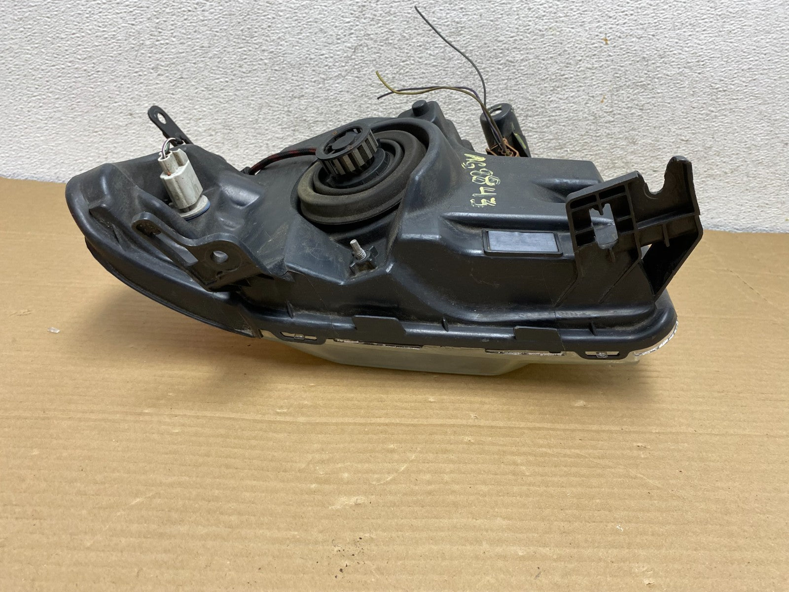 2008 to 2012 Ford Escape Headlight Right Passenger RH Side Halogen AG8843 DW7