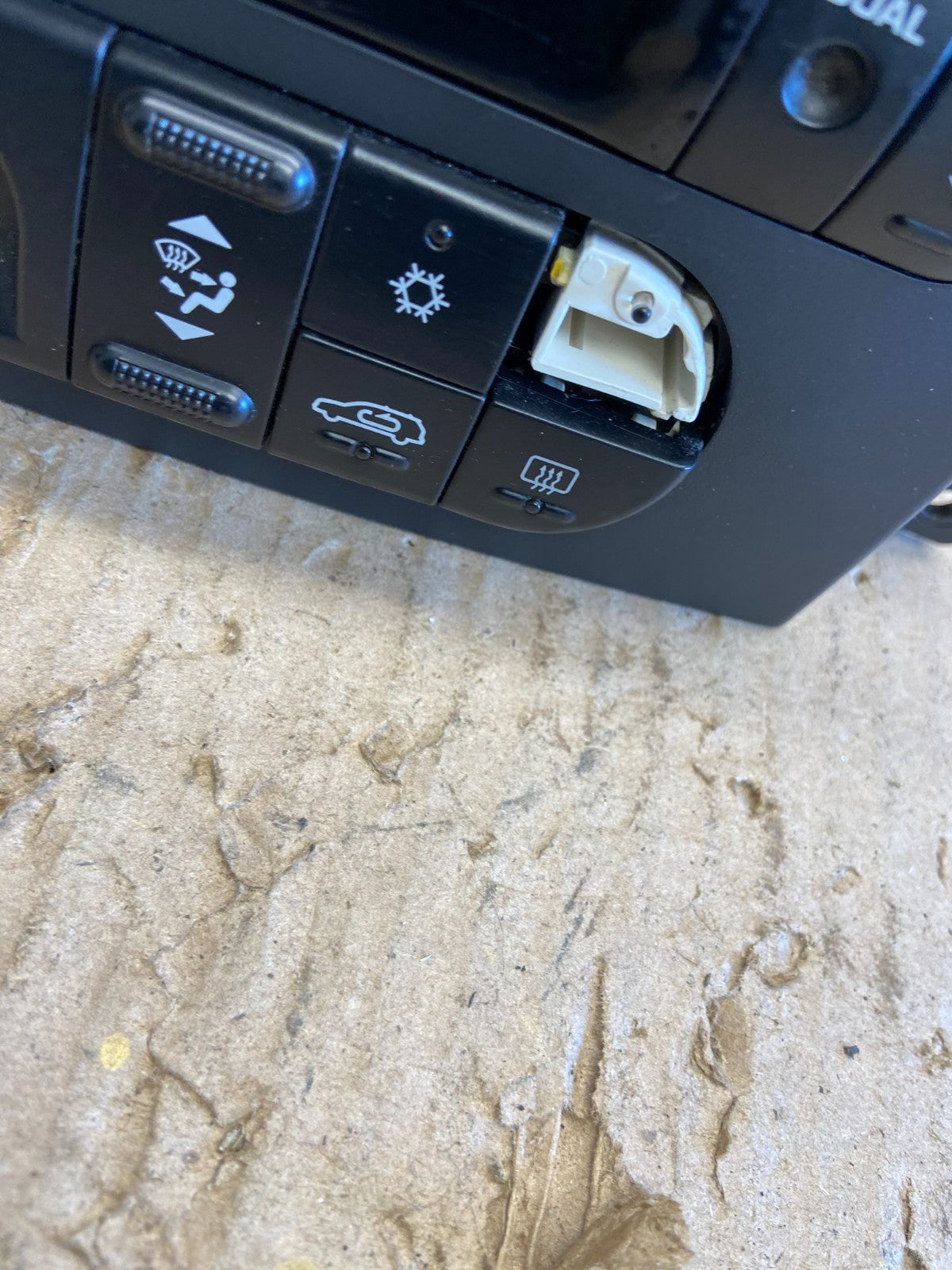 2005 - 2008 Chrysler Pacifica Heater AC Climate Temperature Control AB5906  DG1