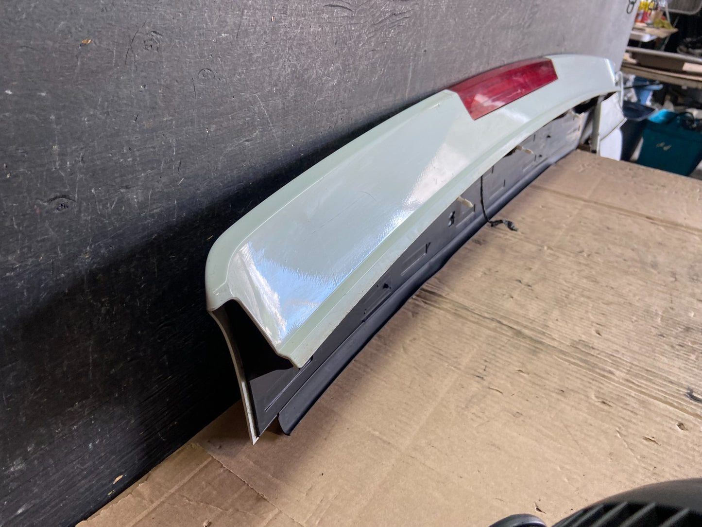 2007 to 2014 Chevrolet Tahoe Hybrid Spoiler Wing 3rd Brake Light  p8497 DG9