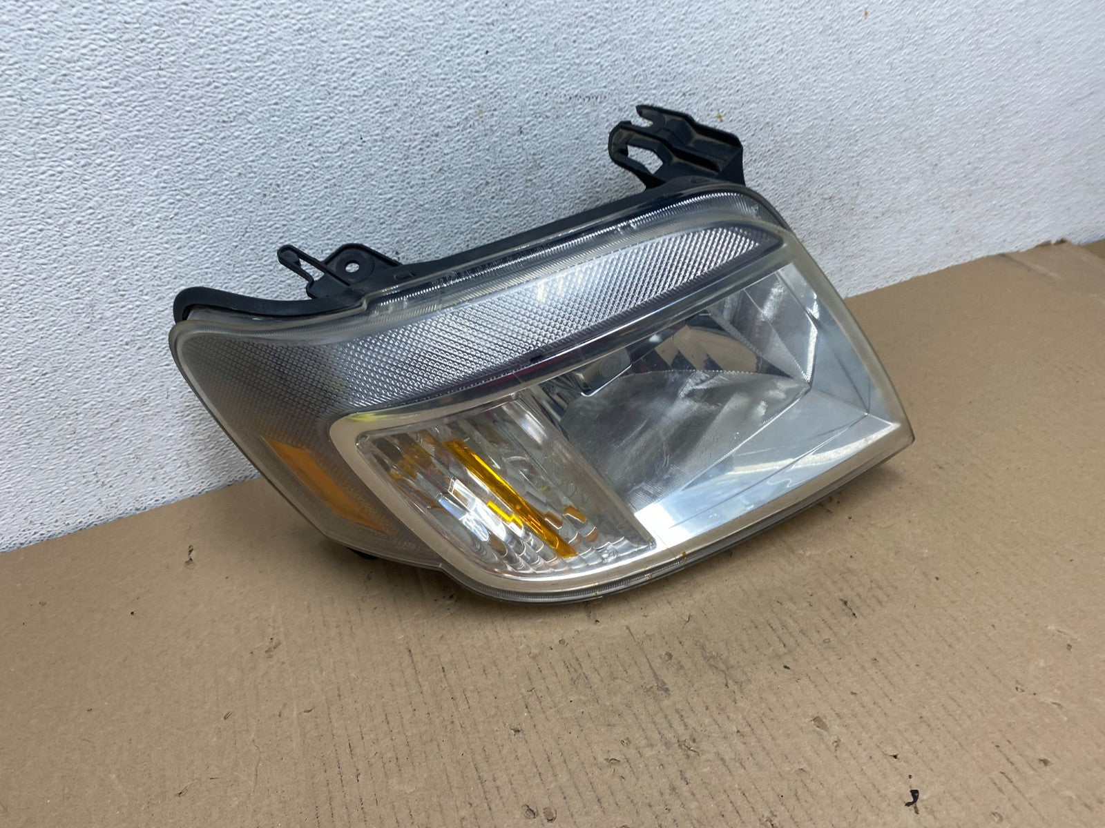 2008 to 2011 Mercury Mariner Right Passenger RH Side Halogen Headlight AE7266 DW2