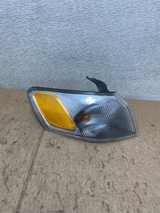 1997 1998 1999 Toyota Camry Right Passenger RH Turn Signal V4500 DW0