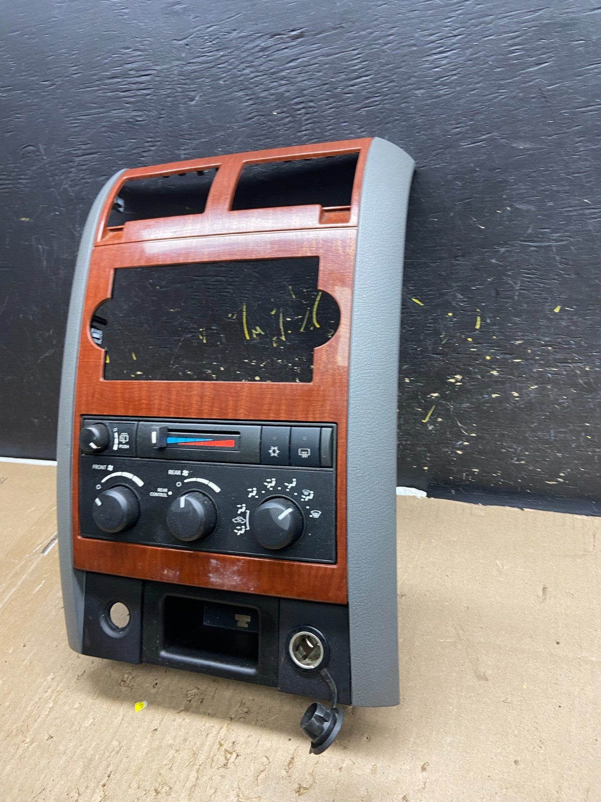 2005-2009 Dodge Durango Heat AC Climate Temp Control Radio Bezel AB5515 DG2