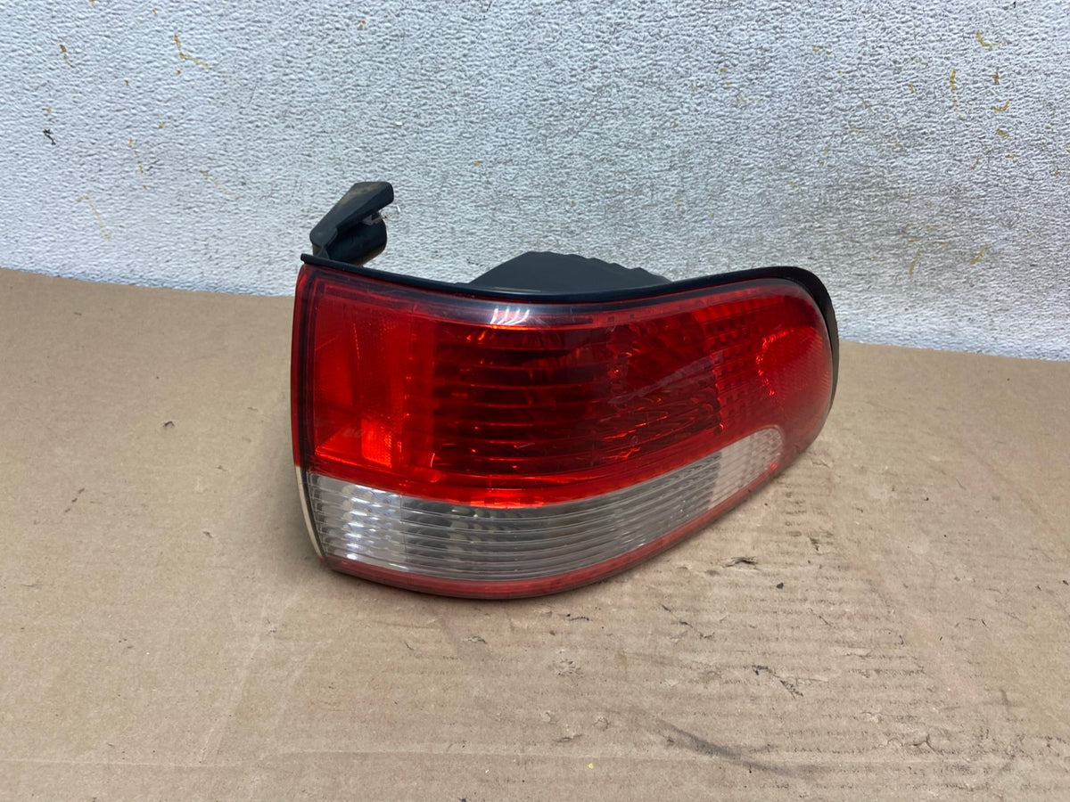 2001 2002 2003 Toyota Sienna Right Passenger Rh Side Tail Light AH9496 LK0