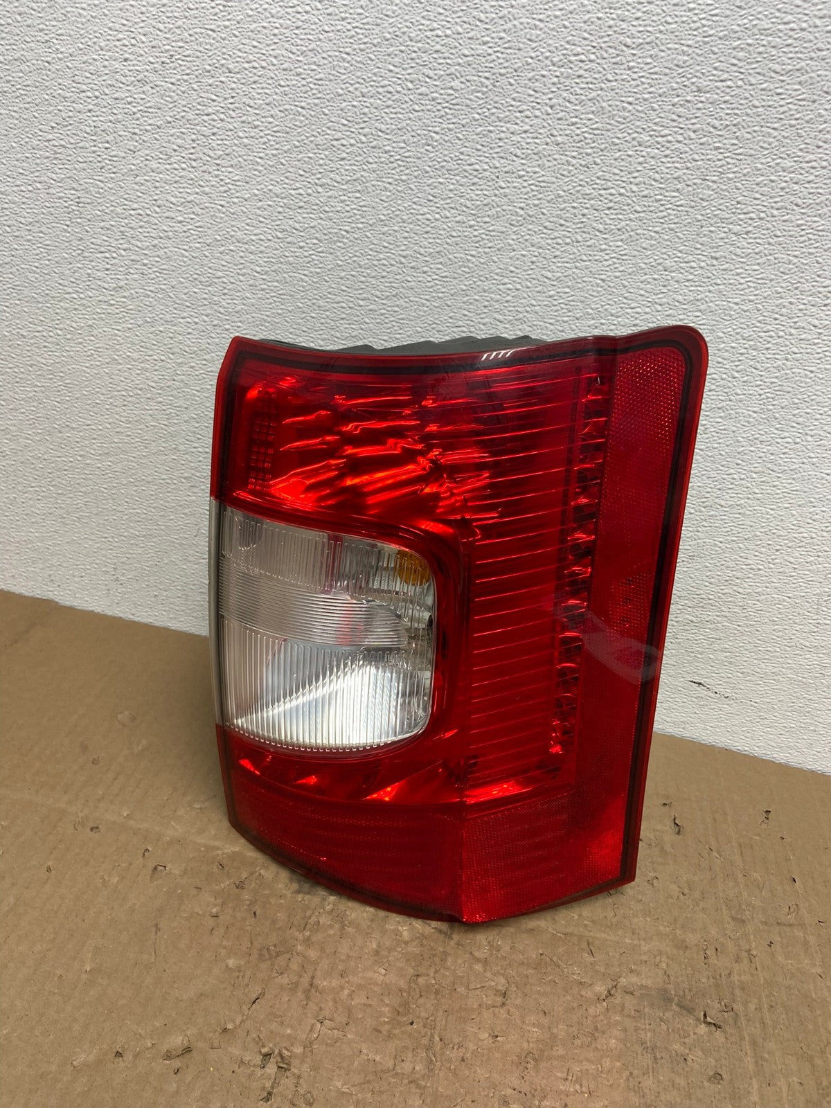 2011-2016 Chrysler Town and Country Right Passenger RH Tail Light AB8614 LK0