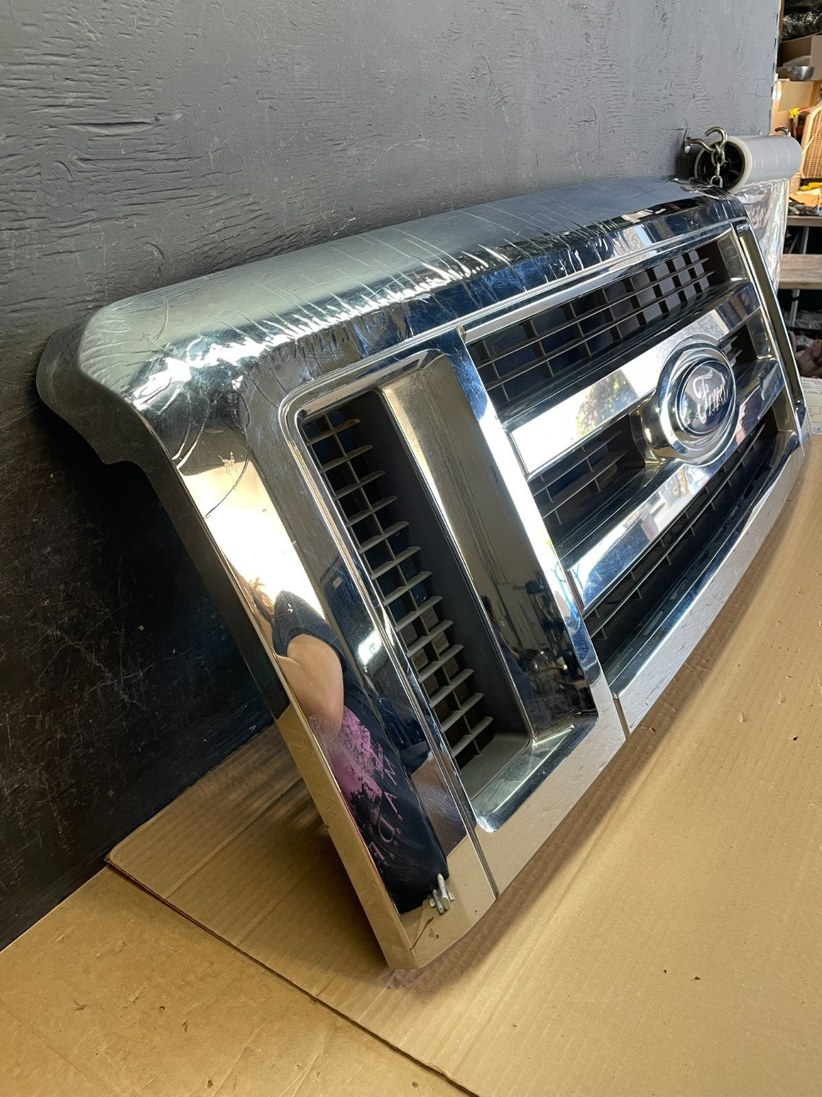 2008 to 2014 Ford Econoline E150 E250 Front Upper Chrome Grill Grille AE8659 DW2