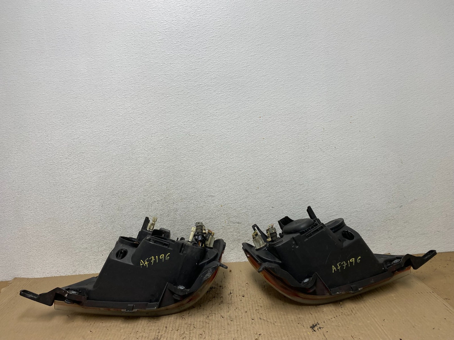 1998 to 2001 Mercedes ML320 ML-Class Left+Right Halogen Headlights AF7196 DW4