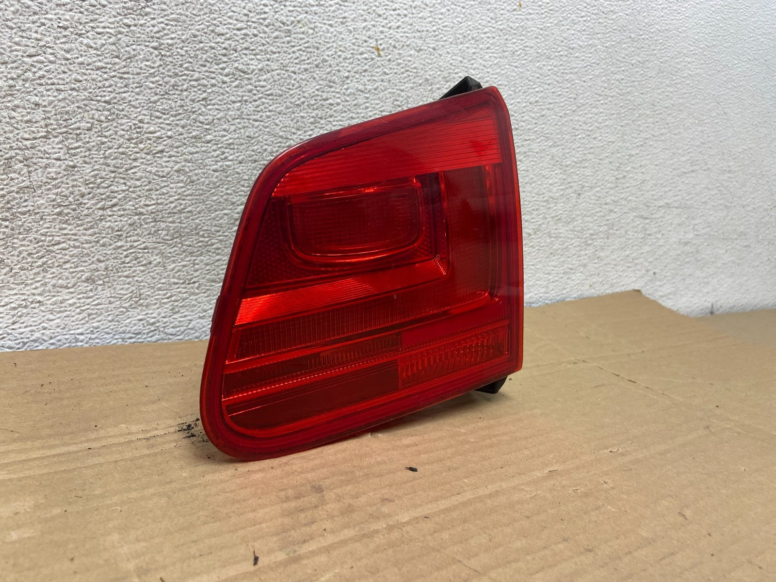 2012-2017 Volkswagen Tiguan Right Passenger Rh Side Inner Tail Light AG8881 DW1
