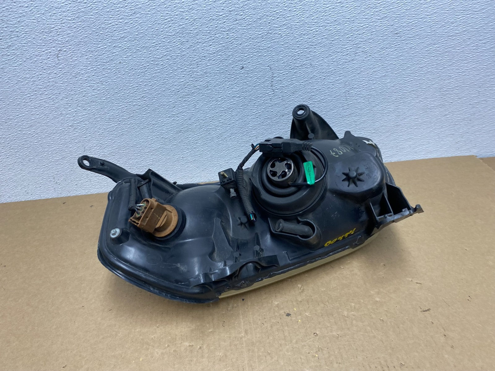 2005 - 2006 Mazda Tribute Right Passenger Rh Headlight Oem AC1087 DW7