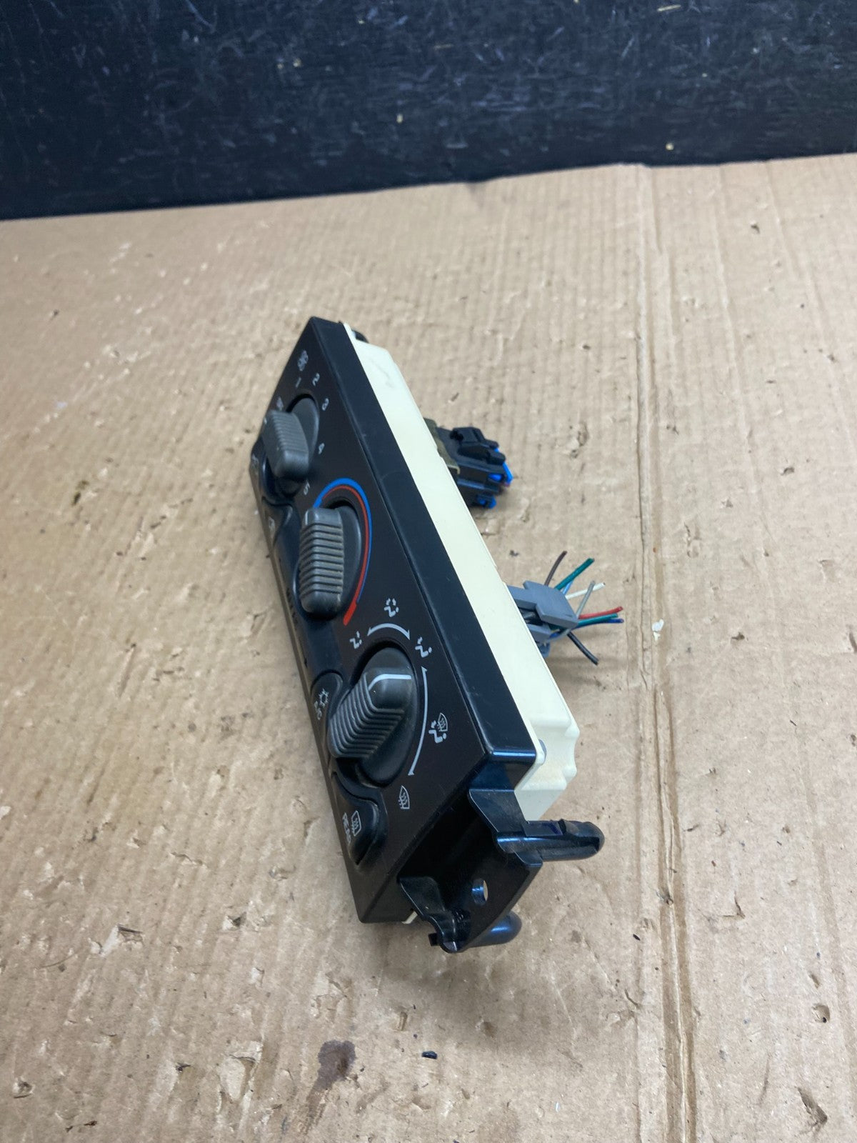 1999-2001 Chevrolet Tahoe AC Climate Control HVAC Rear Window Defogger AE3999 DG2