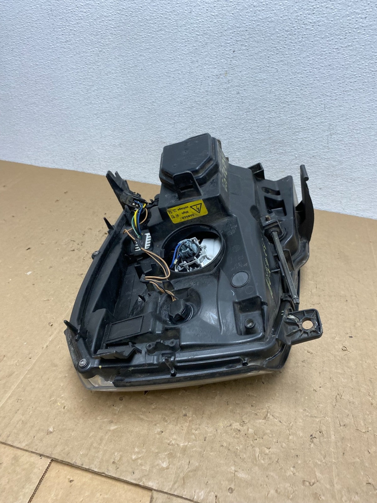 2007 - 2014 Cadillac Escalade Right Passenger Side Xenon HID Headlight AC7242 DW10