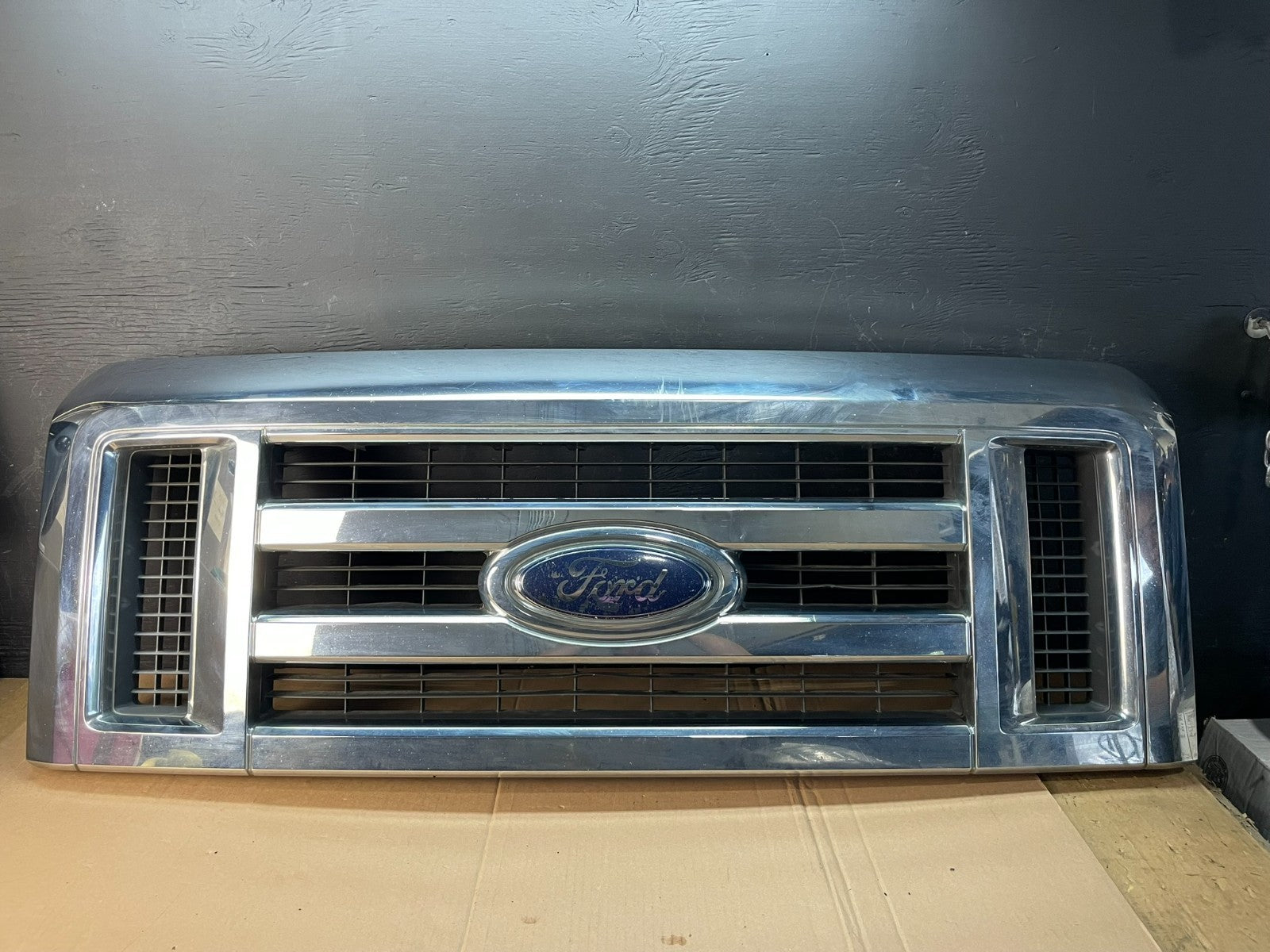 2008 to 2014 Ford Econoline E150 E250 Front Upper Chrome Grill Grille ad8335 DG0