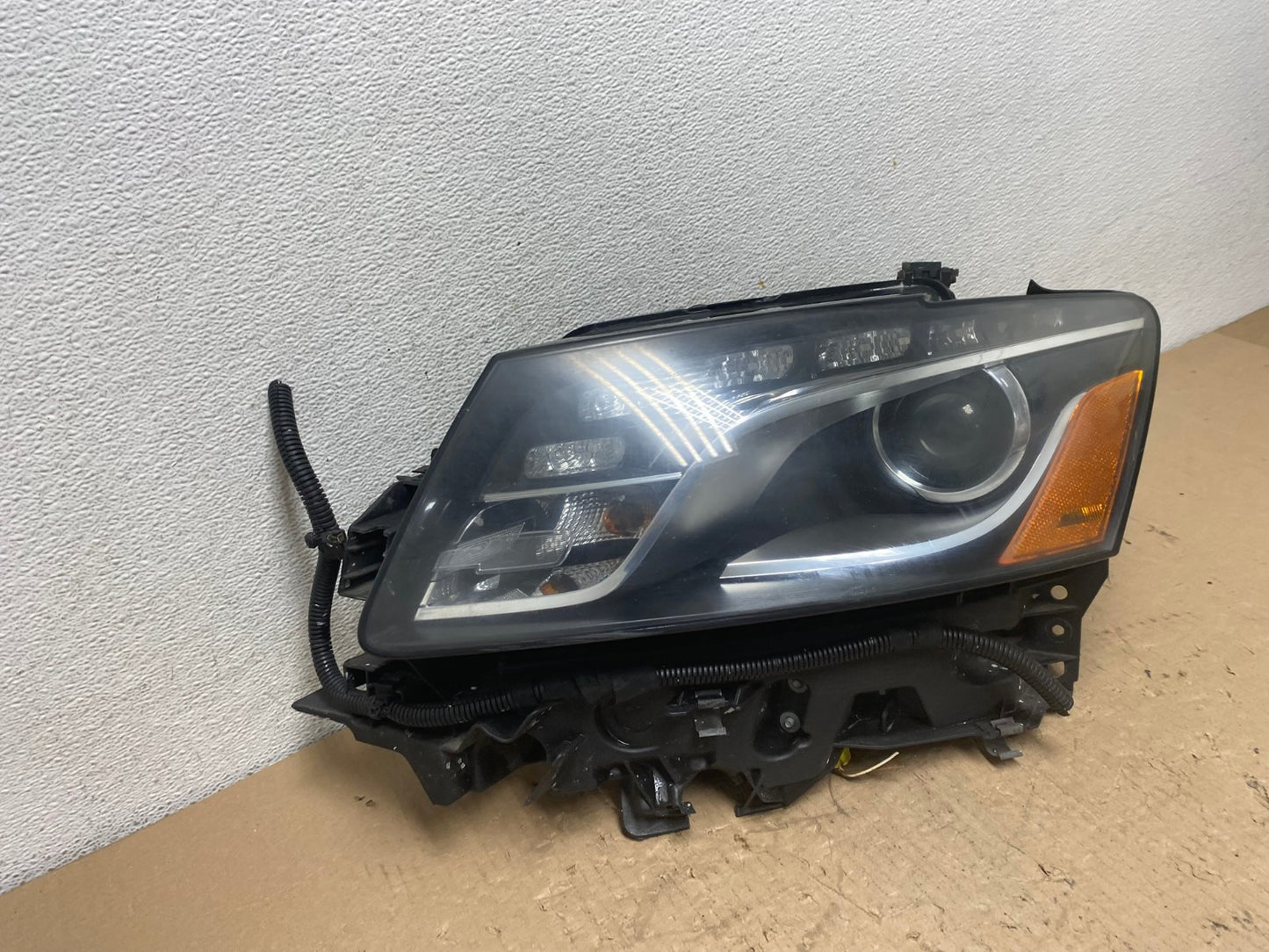 2009-2012 Audi Q5 Left Driver LH Side Xenon HID Headlight AF4233 LK2