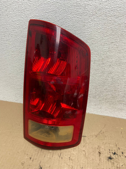 2002 to 2006 Dodge Ram 1500 Right passenger Rh side Tail Light AF5979 LK0