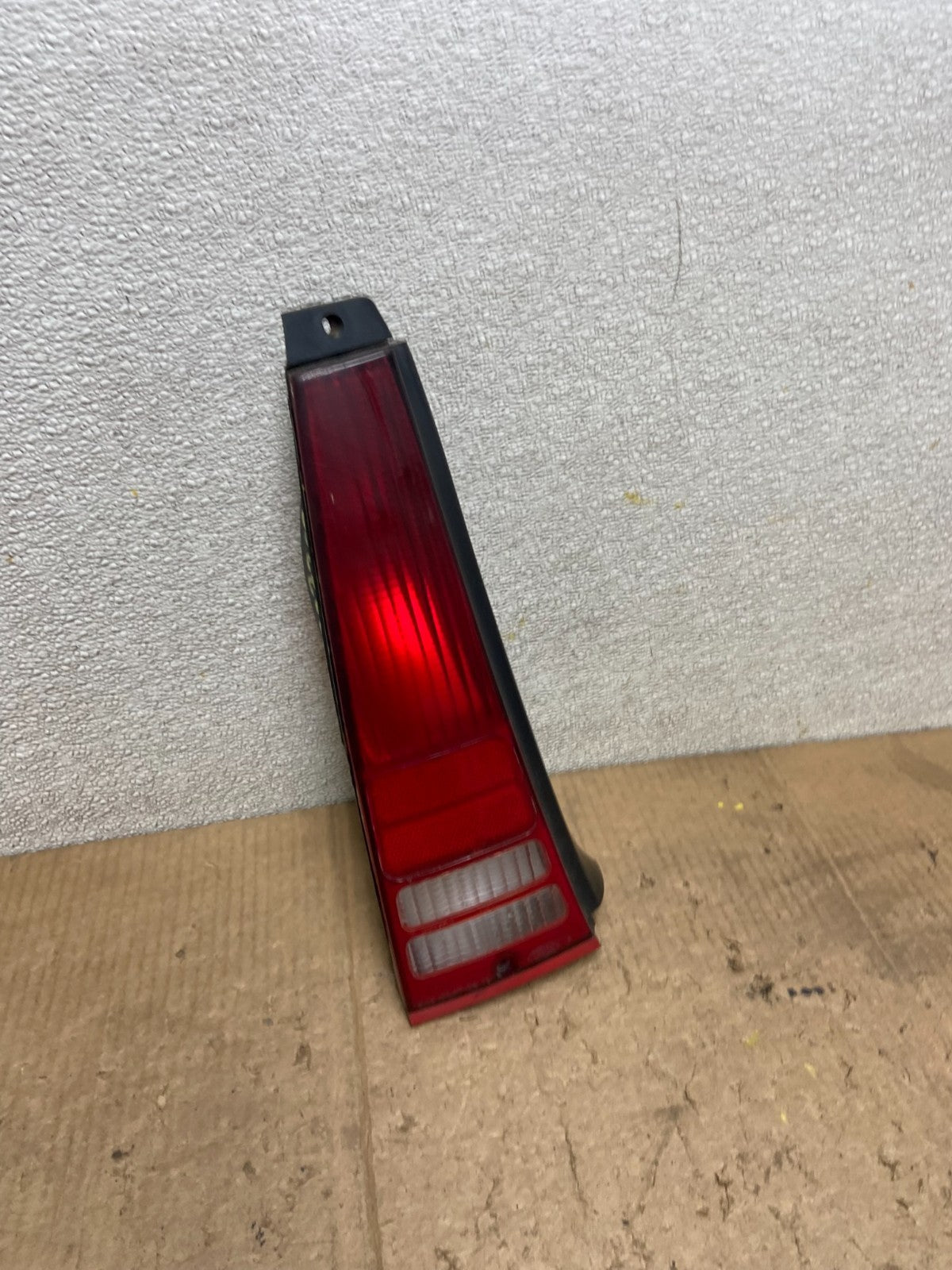 1986 - 1991 Ford Taurus Wagon Left Driver LH Side Tail Light AA7202 DW2