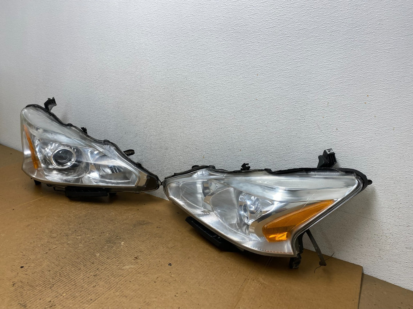 2013 to 2015 Nissan Altima Left+Right Side Set Halogen Headlights AE2587 DW1