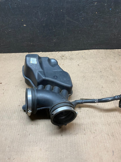 2020 to 2022 Ford Explorer OEM Air Right Intake Cleaner Inlet OEM j0666 DG17