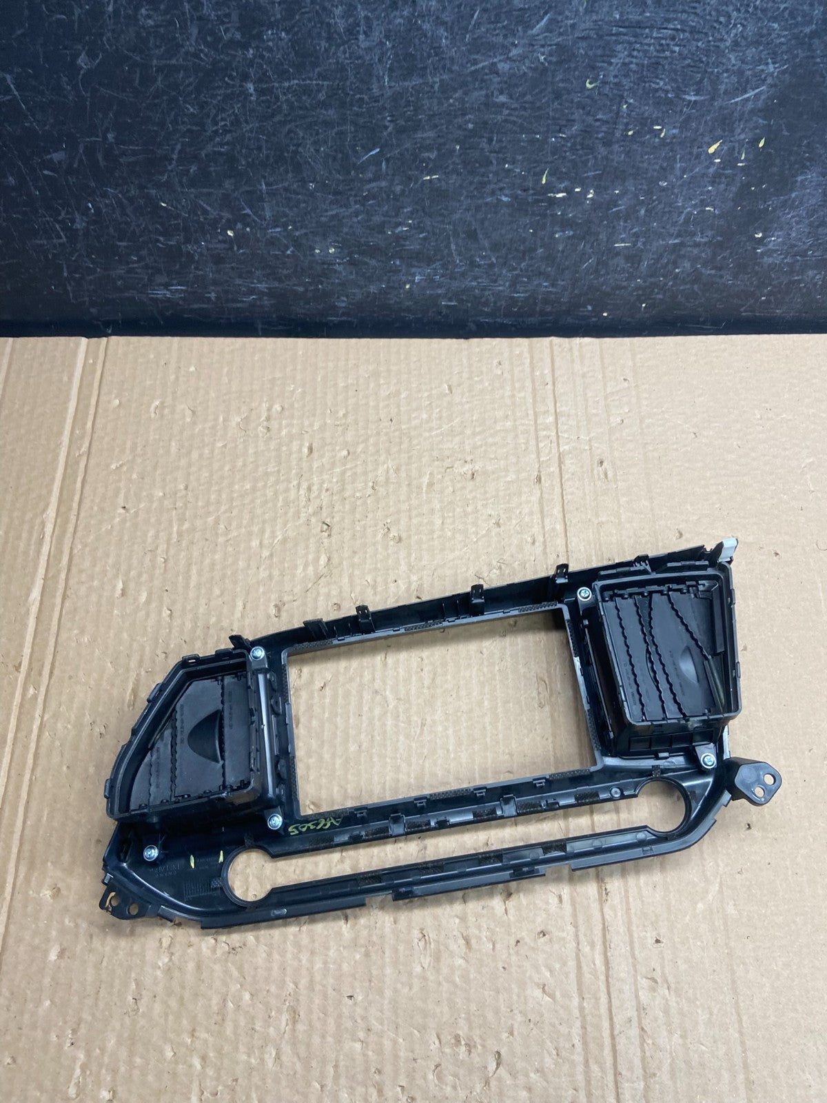 2017-2019 Hyundai Elantra Center Radio Climate Control Air Vent Bezel AF6305 DG3
