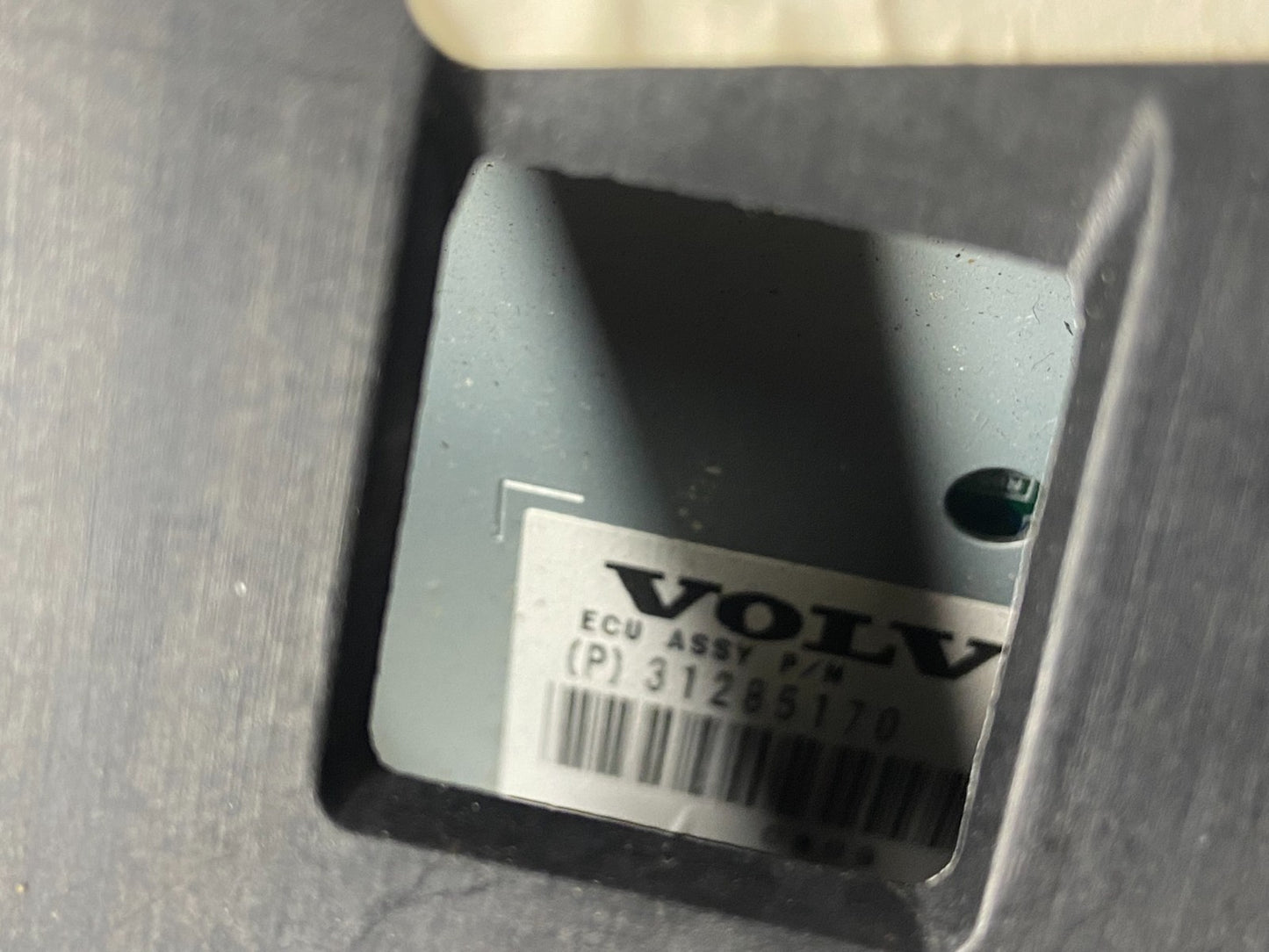2003 to 2006 Volvo XC90 Center AM/FM Radio Panel Bezel AB8750 DG6