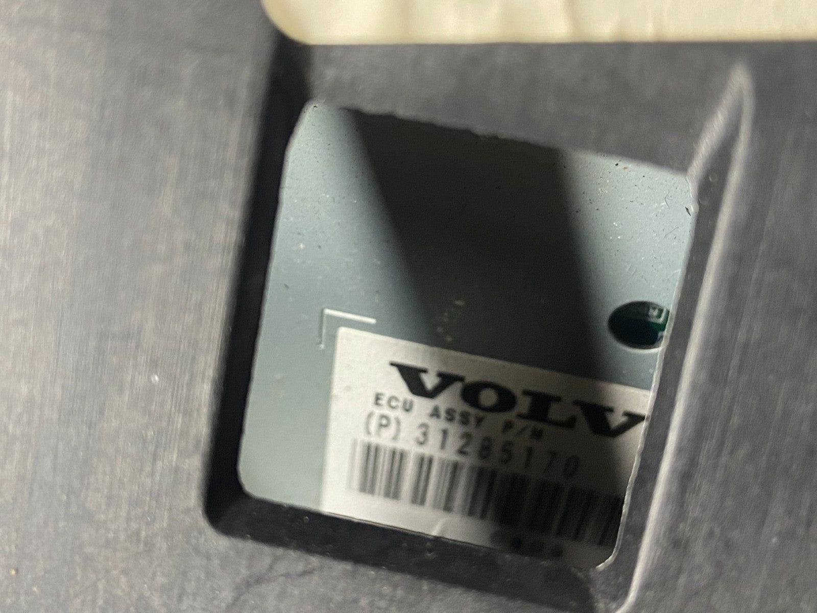 2003 to 2006 Volvo XC90 Center AM/FM Radio Panel Bezel AB8750 DG6