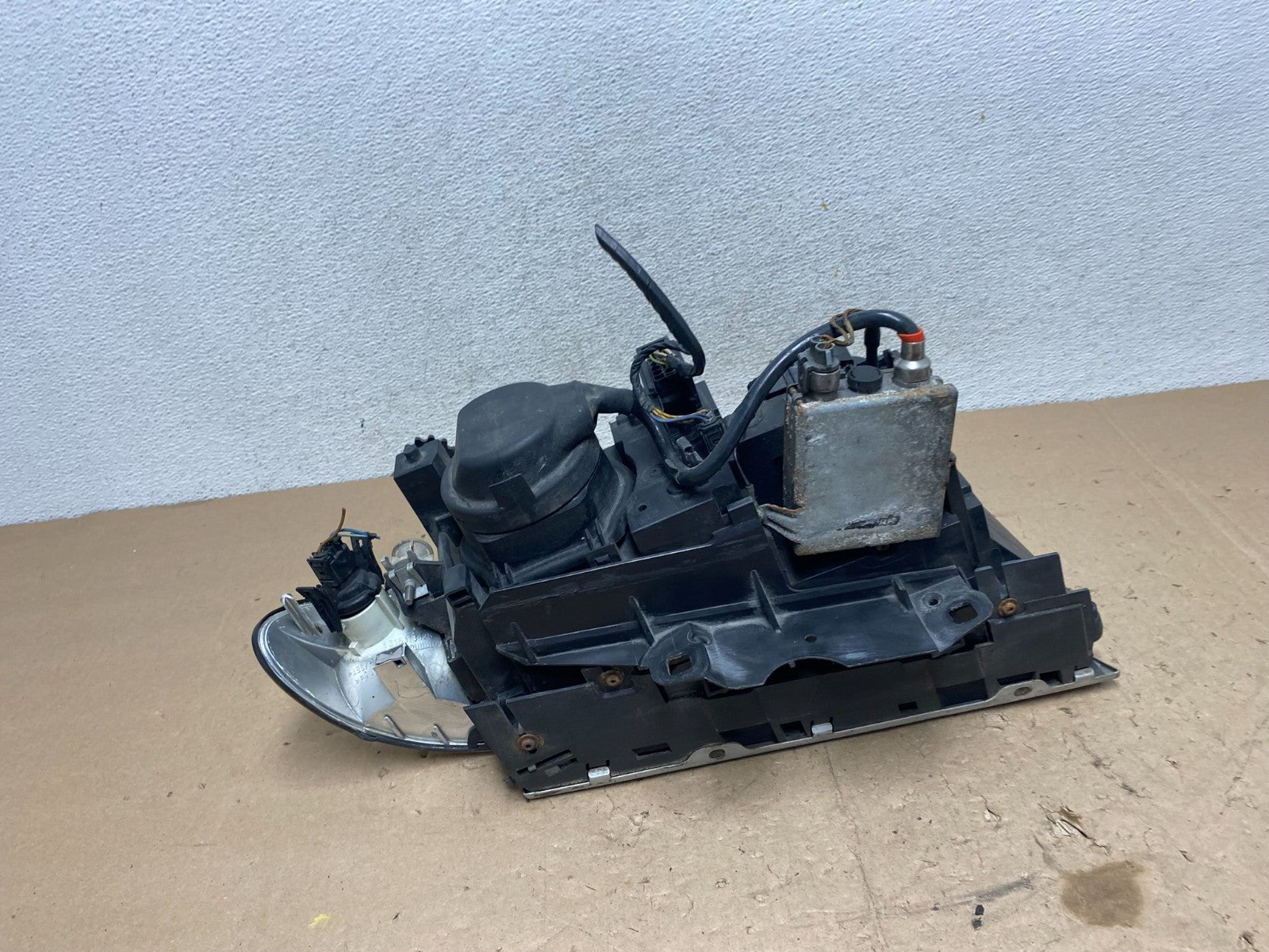 1999-2001 BMW 7 Series E38 740i Xenon Left Driver LH Headlight AG5602 DW7