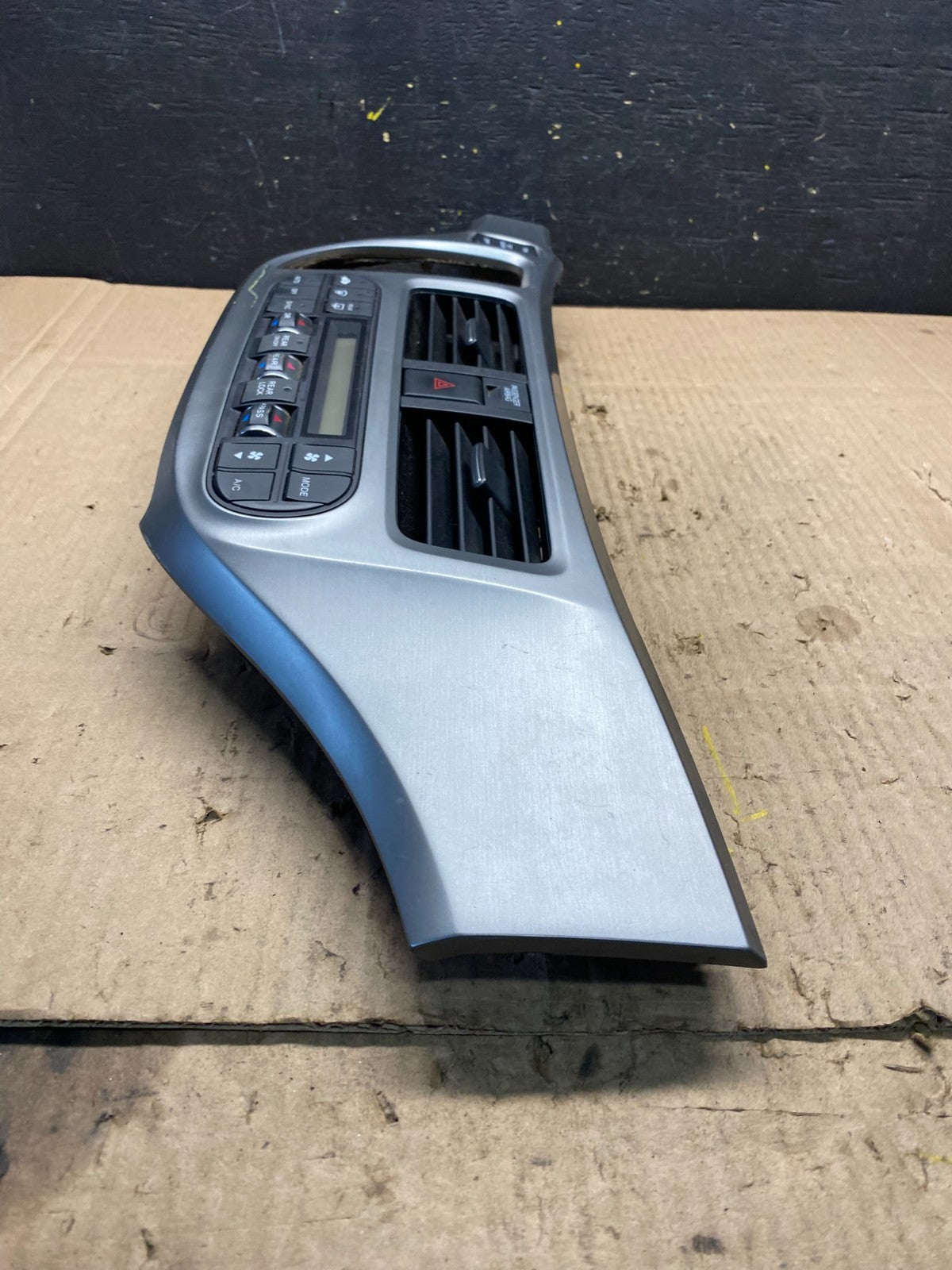 2005 to 2010 Honda Odyssey  Radio Climate Control Dash Trim Bezel Oem p1714 DG2