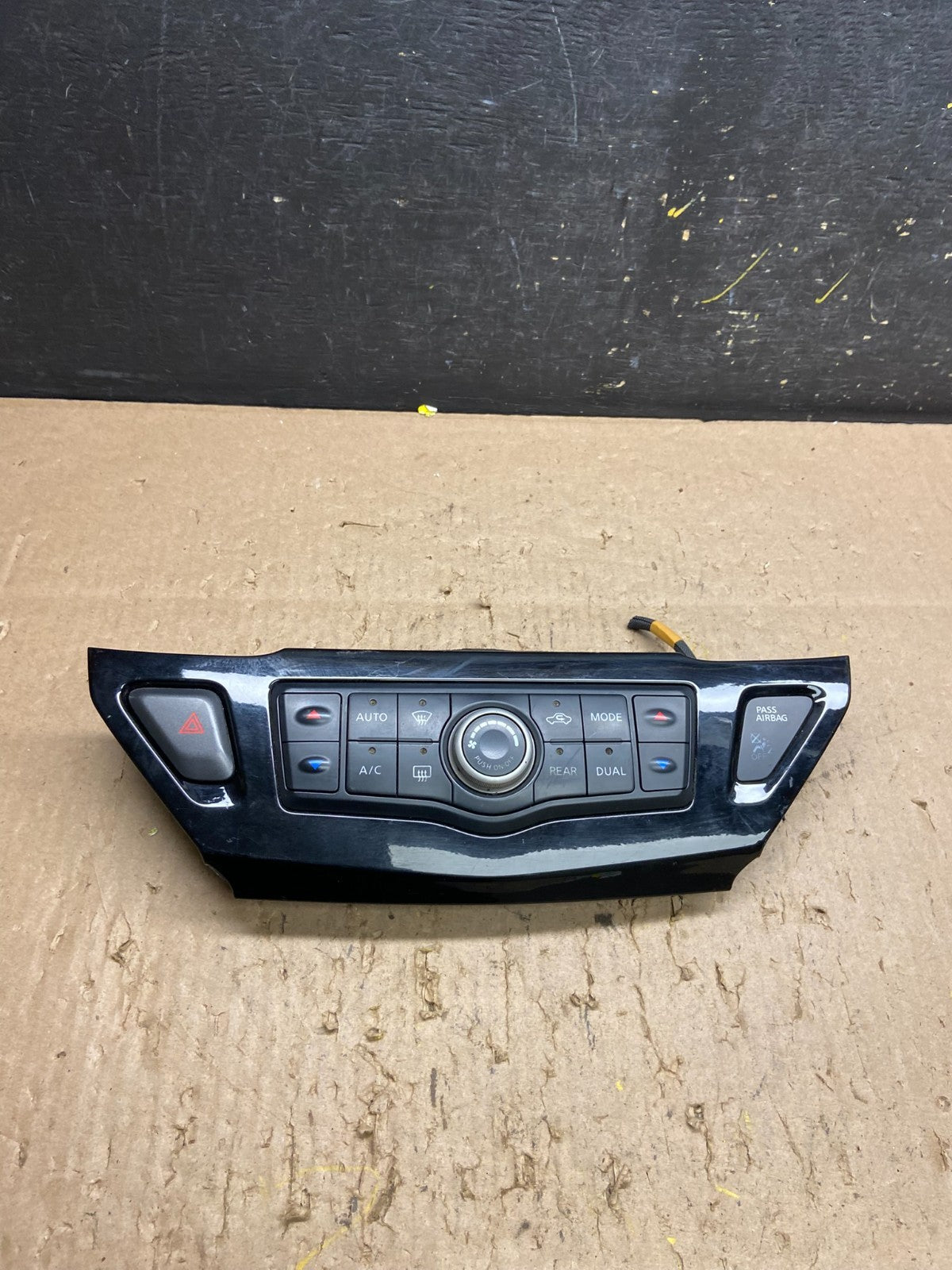 2013 to 2018 Nissan Pathfinder Radio Audio Climate Control T6208 DG0