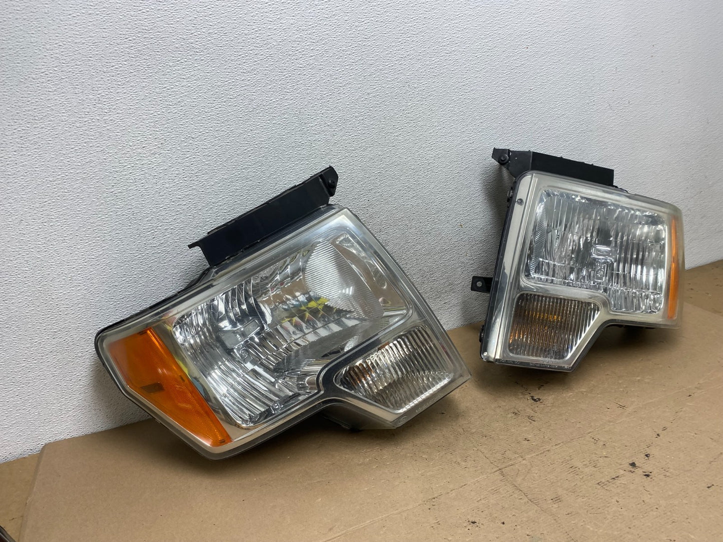 2009 to 2014 Ford F-150 F150 Left+Right Halogen Headlights AF4742 DW2