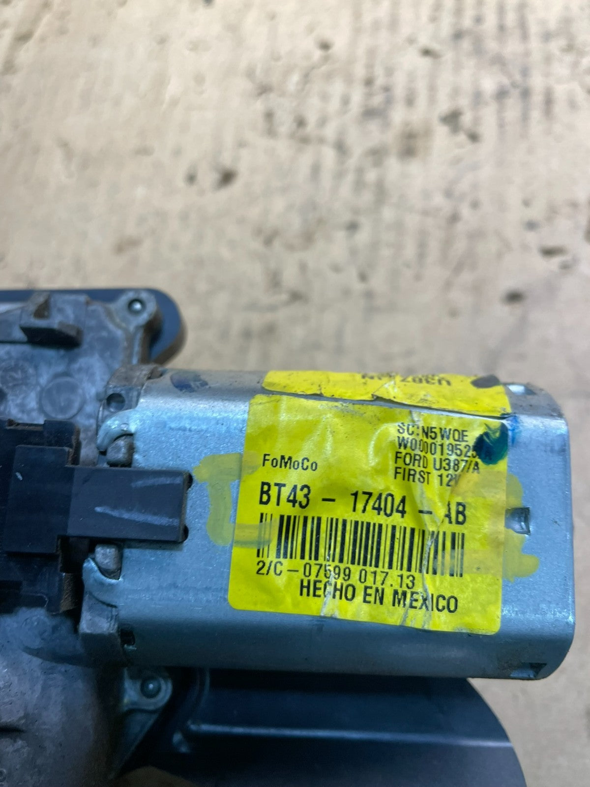 2011 to 2014 Ford Edge Licnoln MKX Rear Windshield Wiper Motor OEM W6855 DG6