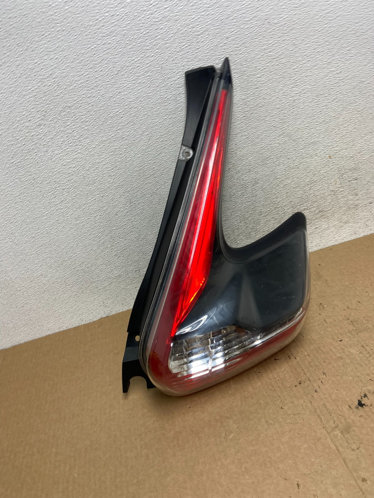 2015 to 2017 Nissan Juke Right Passenger RH Side Tail Light AF9736 DW2
