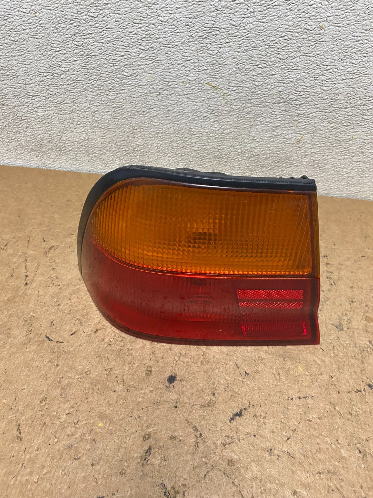 1995 1996 Nissan Maxima Left Driver LH Side Tail light Oem S9346 DW0