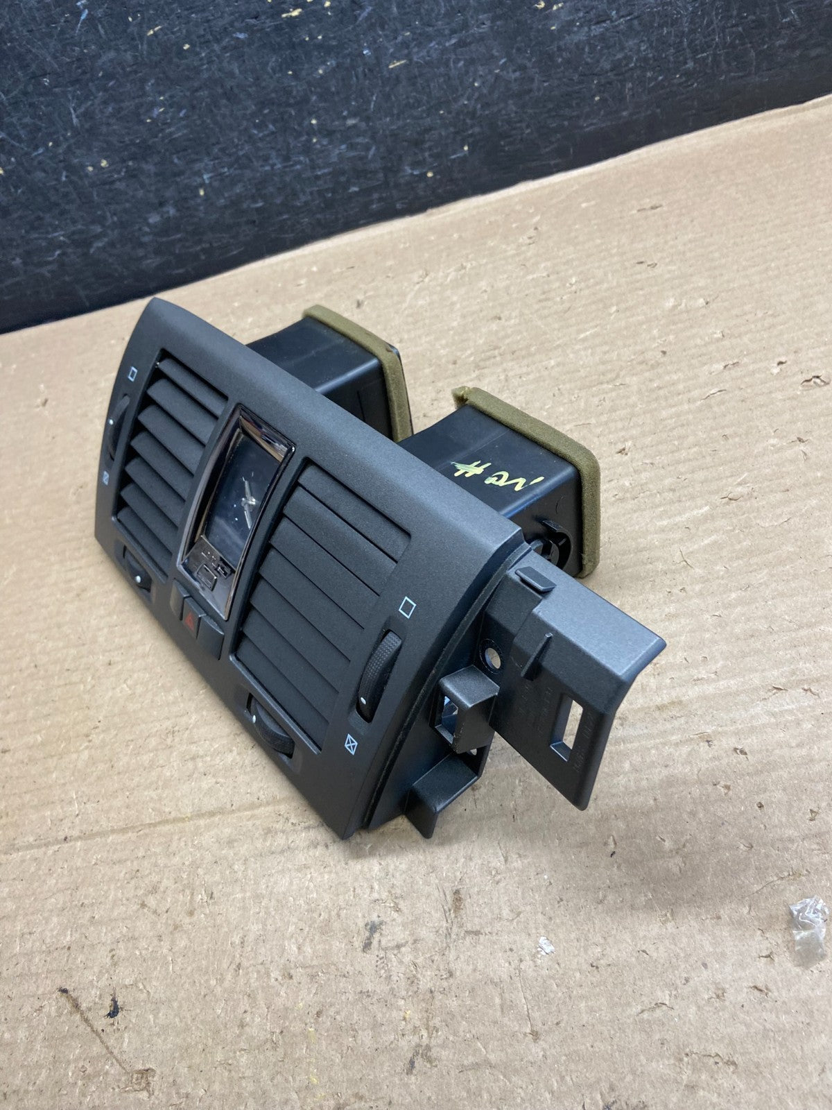 2006 to 2011 Cadillac DTS Dash Center Air Vent Heater Bezel AH3800 DG2