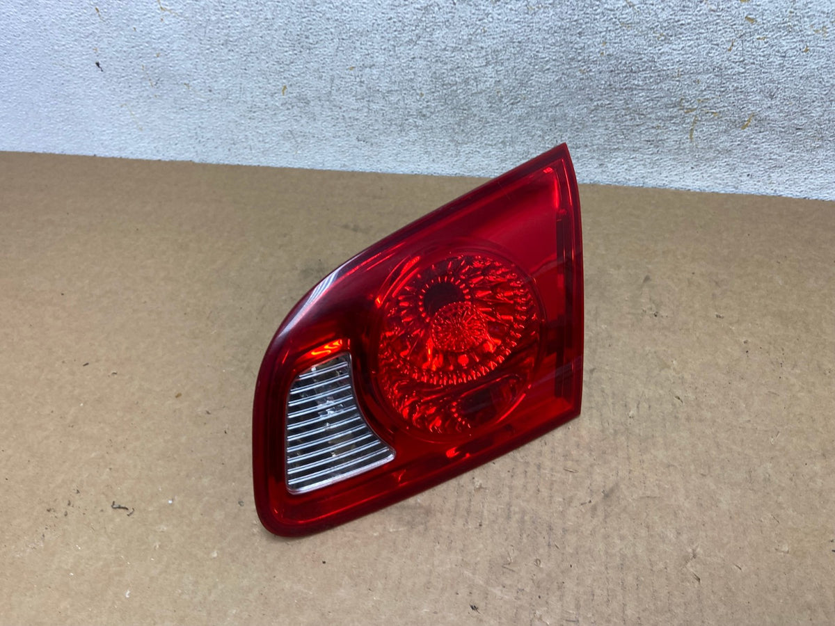 2007 2008 2009 Hyundai Santa Fe Right Passenger Tail Light Inner AI3269 LK2