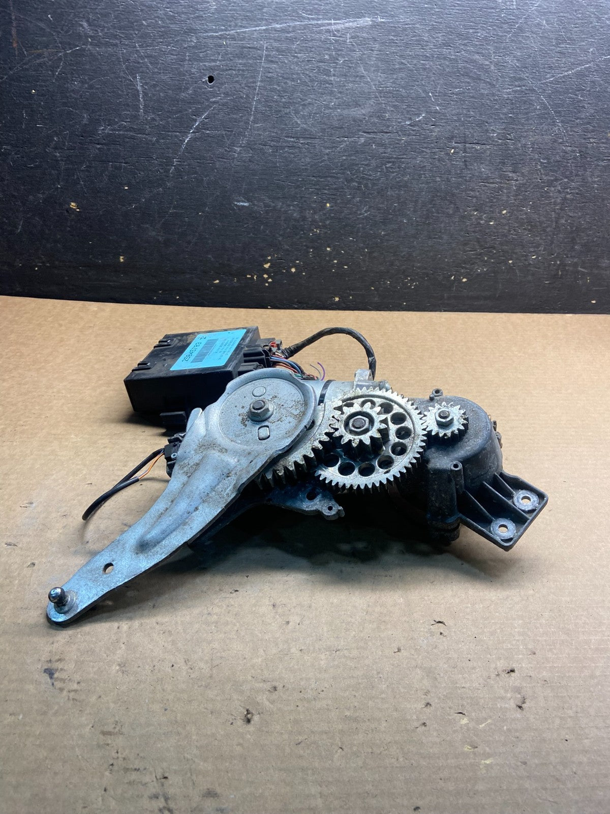 GMC Acadia Yukon Tahoe  Rear Trunk Liftgate Power Motor Actuator OEM z9178 DG4