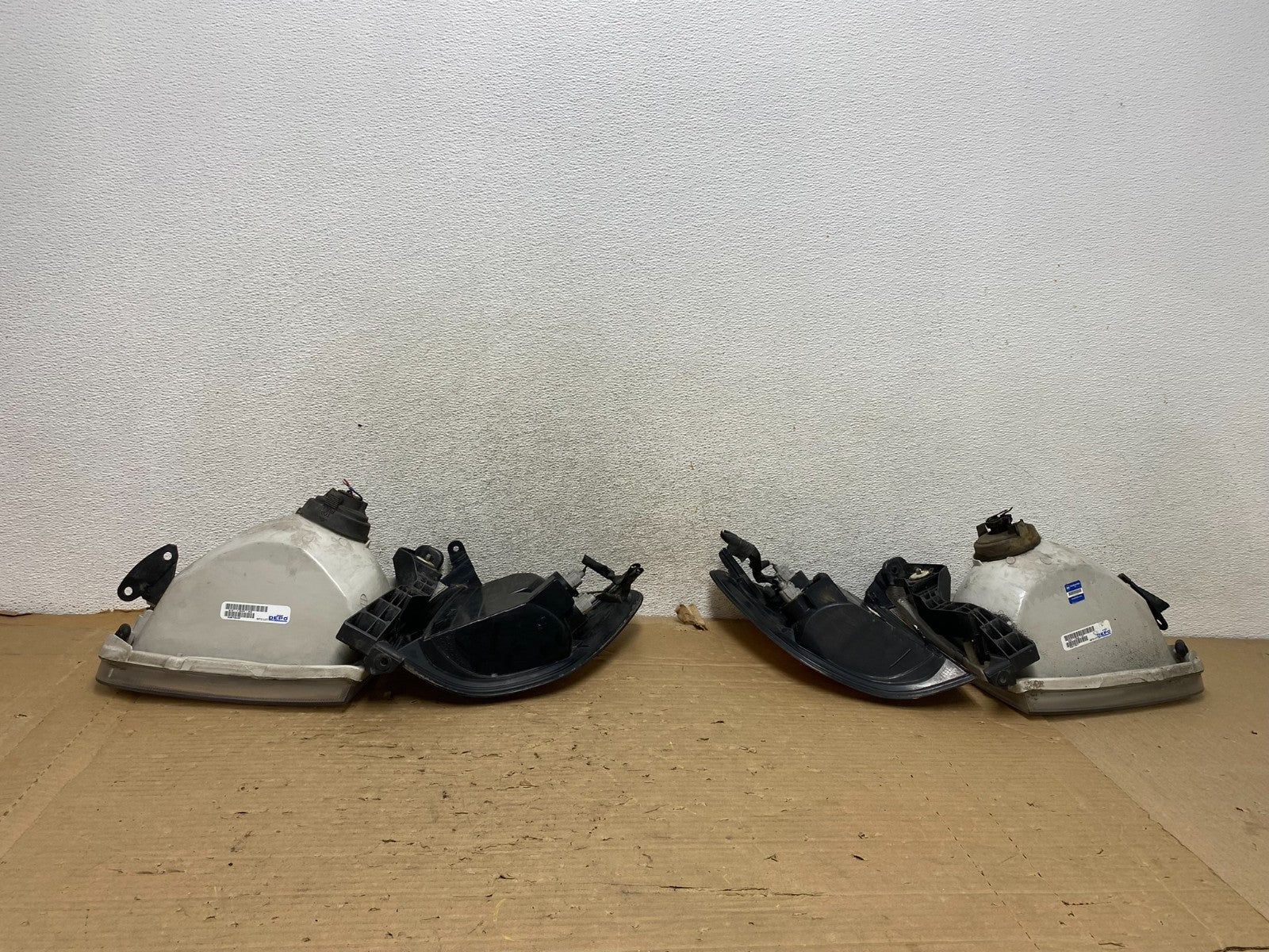 2001-2004 Toyota Sequoia Left+Right Side Halogen Headlights DEPO AG8323 DW8