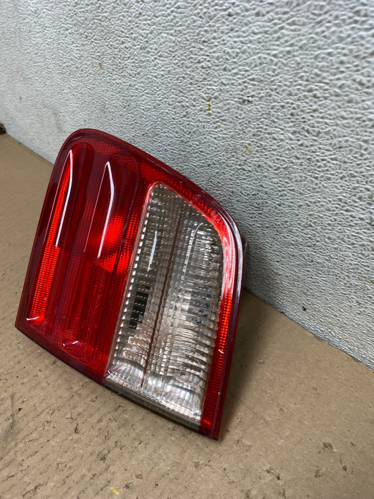 2000-2003 Mercedes-Benz E-Class E320 Wagon Right Passenge Inner Tail Light D17061