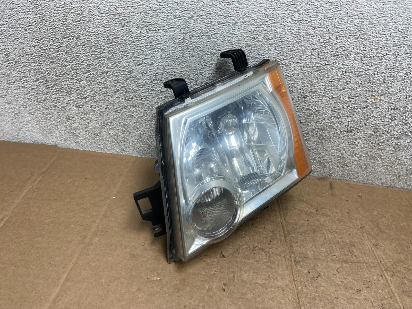2005 - 2015 Nissan Xterra Driver Left LH Side Headlight AA27242