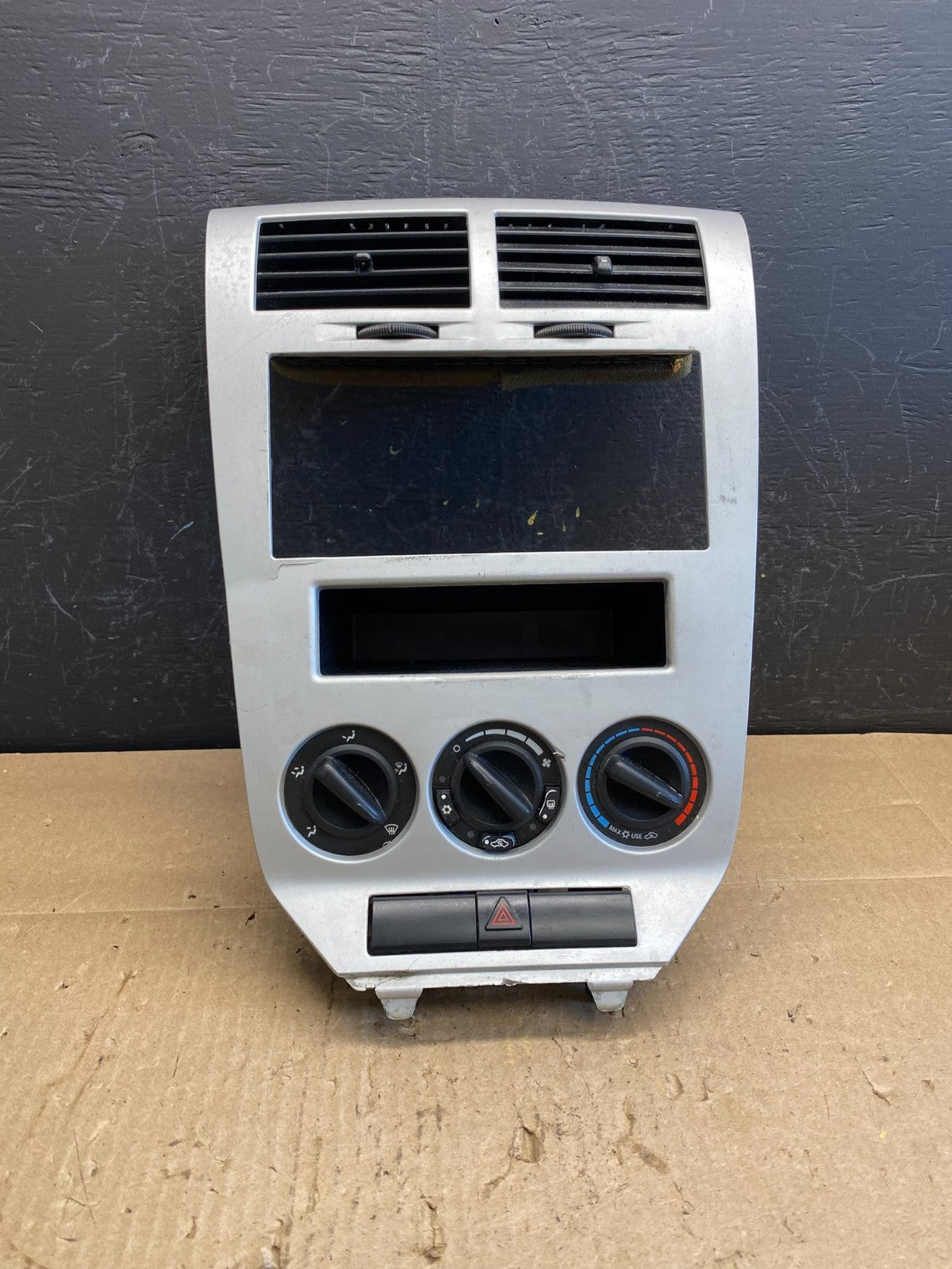 2007 to 2009 Dodge Caliber Dash Radio Center Bezel Climate Dash ac6807 DG0