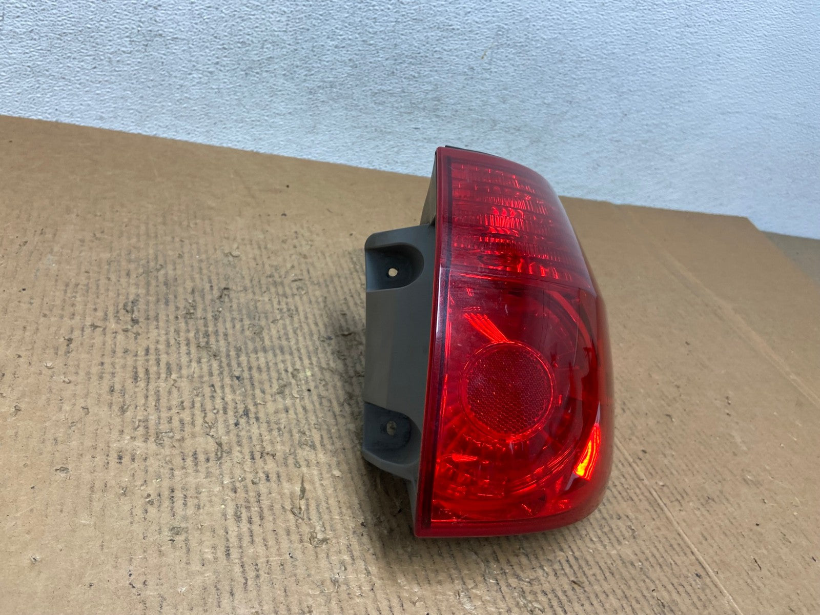2006 - 2010 Toyota Sienna Right Passenger Side Tail Light AE1637 LK2
