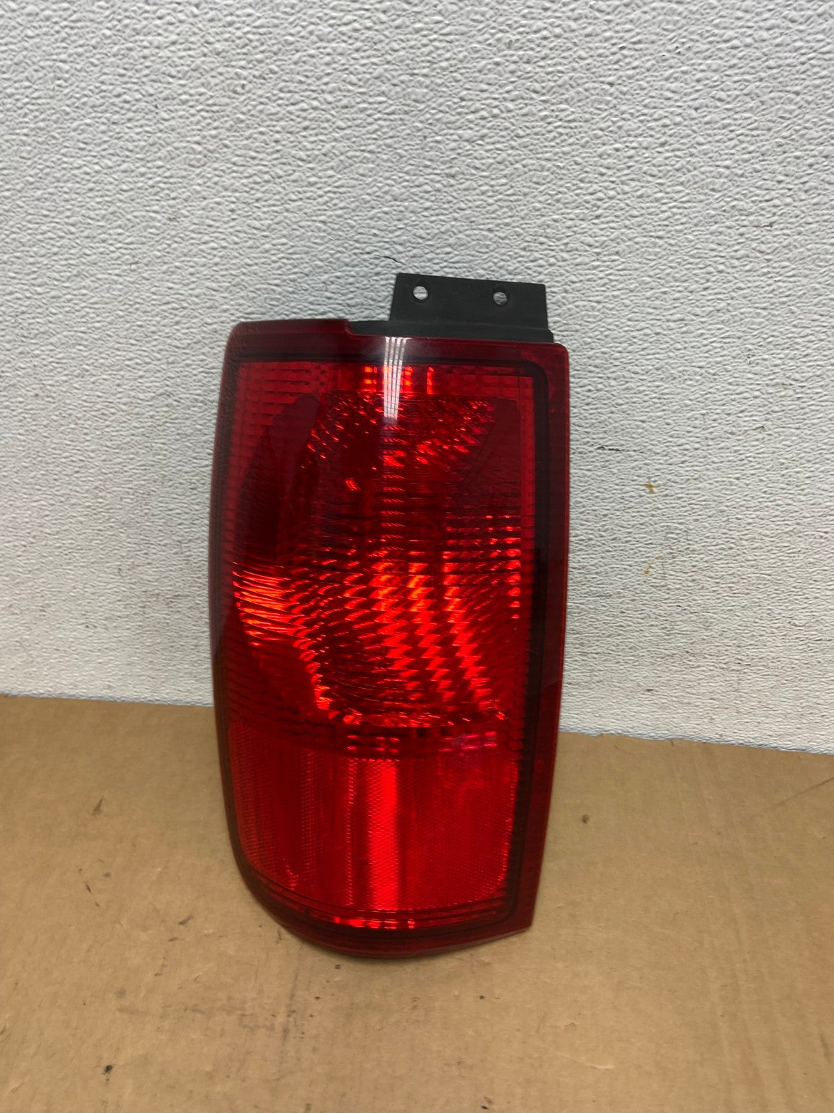 1998 to 2002 Lincoln Navigator Left Driver LH Side Tail Light AD2721 LK0