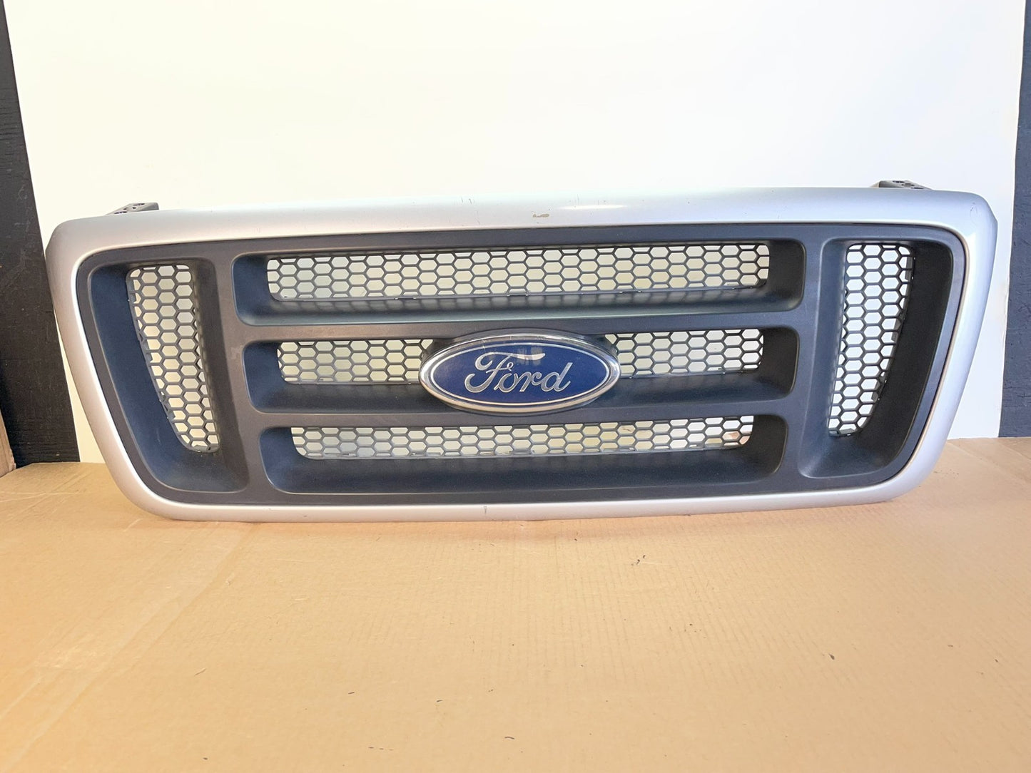 2004 to 2008 Ford F150 F-150 Front Upper Grill Grille ag3141 DG0